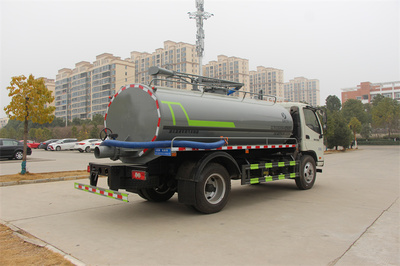 福田奧鈴9.3方吸糞車 高效環(huán)衛(wèi)作業(yè)的可靠伙伴